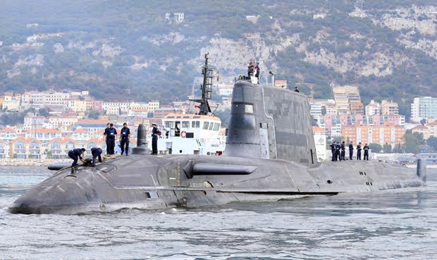 El submarino nuclear HMS Ambush llega a la base naval del Peñón