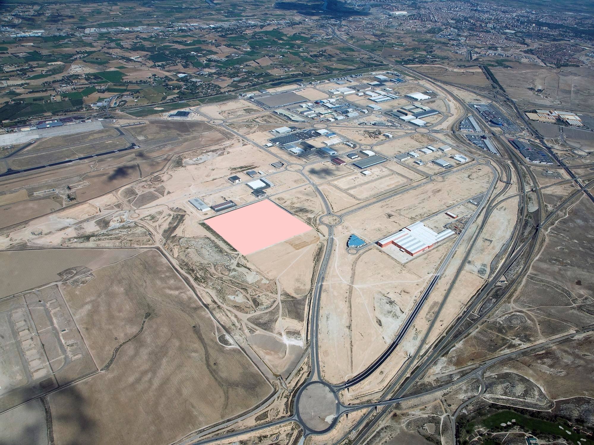 PLAZA busca promotores para explotar un parking de camiones y producir energía solar en una parcela de 50.000 metros