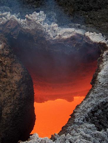Descubren el respiradero volcánico más profundo del planeta
