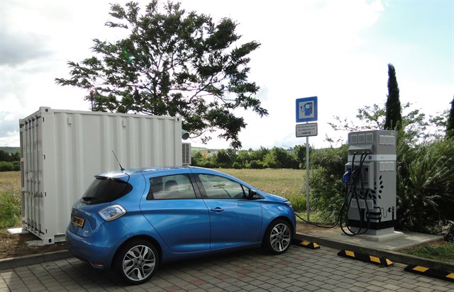 Renault y Connected Energy instalan puntos de recarga de coches eléctricos que usan baterías recicladas