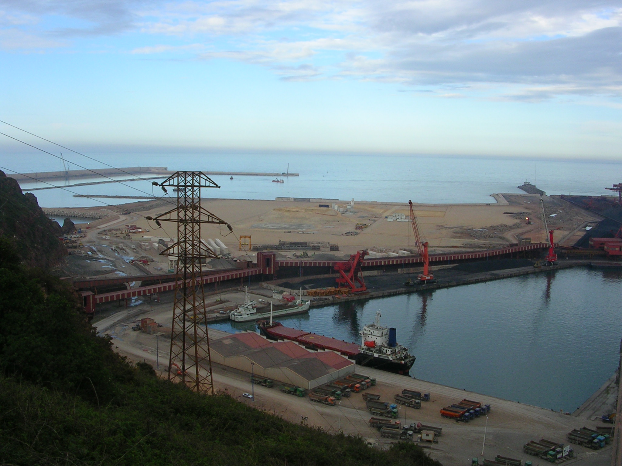 Se paraliza un proyecto peligroso para el Musel (Asturias)