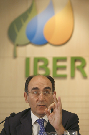 Galán pide "demorar" el crecimiento de la solar para evitar subidas de la luz