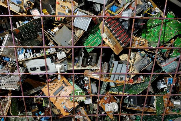 Sevilla descontamina casi 150.000 kilos de aparatos eléctricos y electrónicos al año