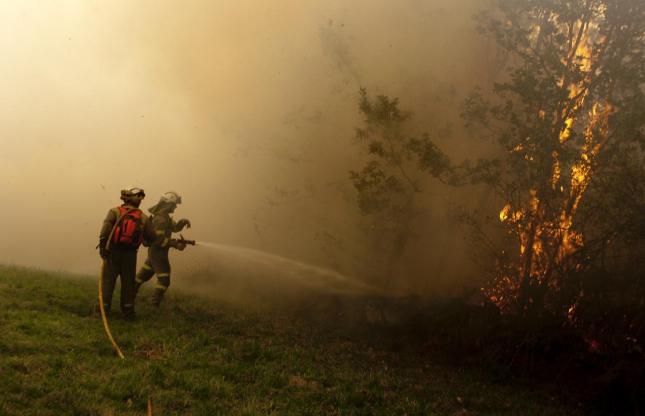 Castilla y León. Continúa activo el incendio en Gilgarcía (Ávila)
