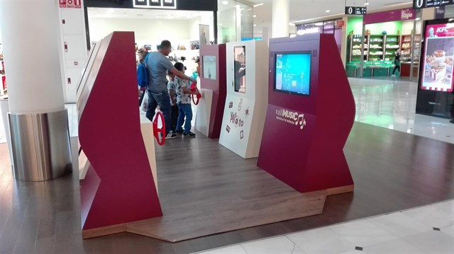 Vallsur estrena una nueva zona de juegos digitales para niños que busca inculcar valores medioambientales