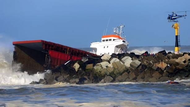 El carguero Luno vierte 15 toneladas de carburante