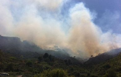 Castilla-La Mancha. Siete de los 17 medios aéreos que trabajan en el fuego de Chequilla son del Ministerio de Agricultura