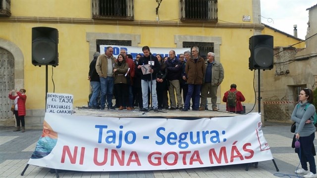 Los Ribereños condenan el trasvase y reivindican "ni una gota más" del Tajo al Segura