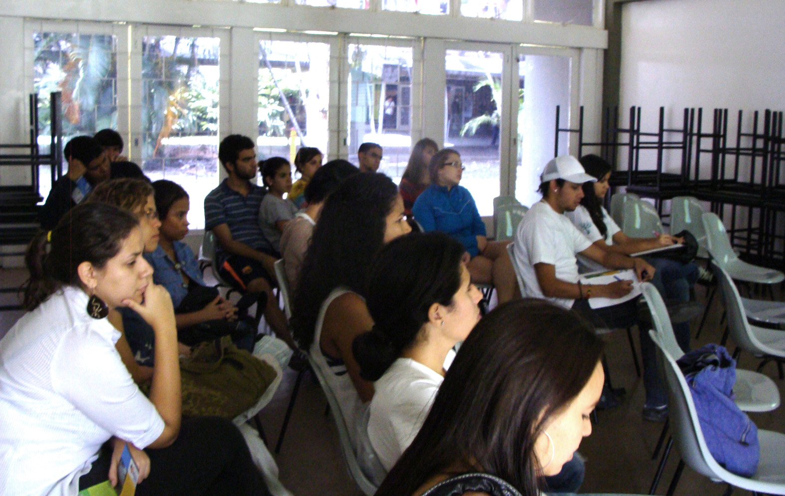 Ambiente Miranda sensibiliza a ucevistas sobre el reciclaje