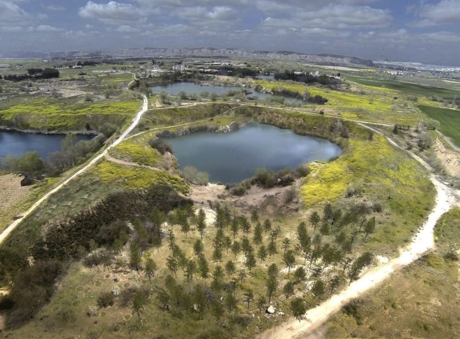 La Comunidad de Madrid ya ha extraído 24.800 toneladas de la laguna del aceite de Arganda
