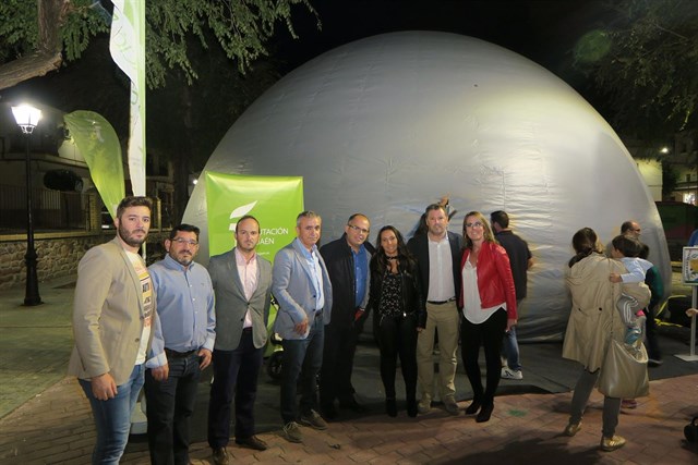 Diputación de Jaén lleva a diez municipios un planetario móvil para concienciar sobre la contaminación lumínica