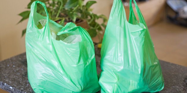 ECOticias desmiente el bulo de la devolución de dinero por las bolsas de plástico