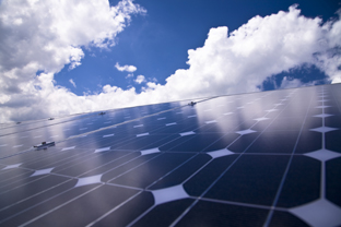 Extremadura pide "soluciones" al Gobierno por el recorte a las fotovoltaicas antes de recurrir ante el TC