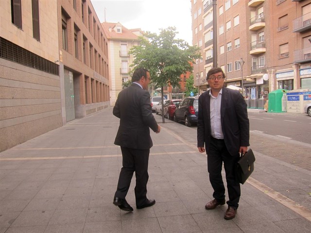 Delgado acusa a Villanueva ordenar repartir el "melón" de las eólicas con empresas locales