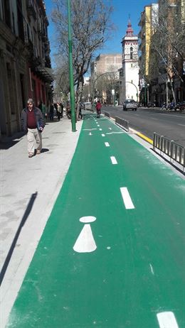 El Ayuntamiento de Sevilla repara y mejora el carril bici de la calle Recaredo
