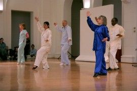 Taichi para evitar caídas en la tercera edad
