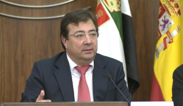 Guillermo Fernández Vara exige una evolución  hacia las energías limpias