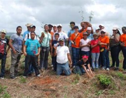 Realizan jornada de reforestación en la comunidad de Comadreja