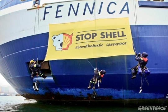 Shell: Se puede limpiar el Ártico con escobas y palas