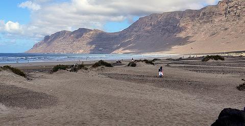 Los representantes socialistas en Madrid destacan la regeneración de las playas de Lanzarote como su principal logro