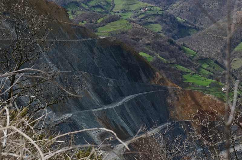 Sacyr podría fomentar conflictos mineros como el de Corcoesto por todo el territorio gallego
