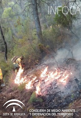 Activan el nivel 1 de emergencias y desalojan a 270 personas por el incendio de Segura de la Sierra