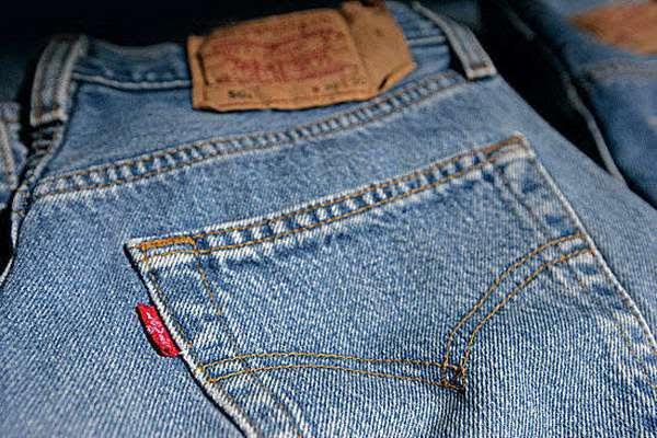 Comprar unos tejanos de segunda mano ahorra casi 12.000 litros de agua