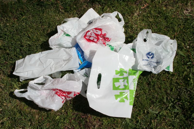 El Mapama somete a consulta pública el proyecto de Real Decreto de transposición de la Directiva de reducción de bolsas plásticas