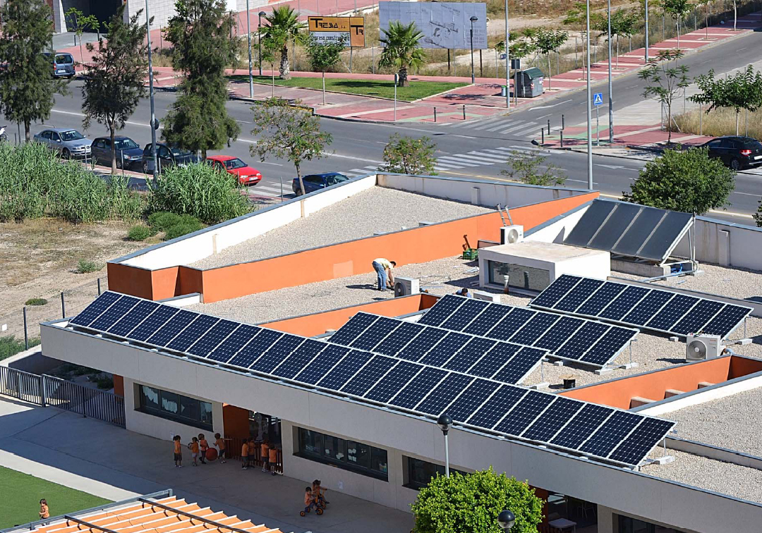 El colegio infantil EMPI contribuye al medioambiente con una instalación fotovoltaica de autoconsumo directo de 10 kW con tecnología de Eurener
