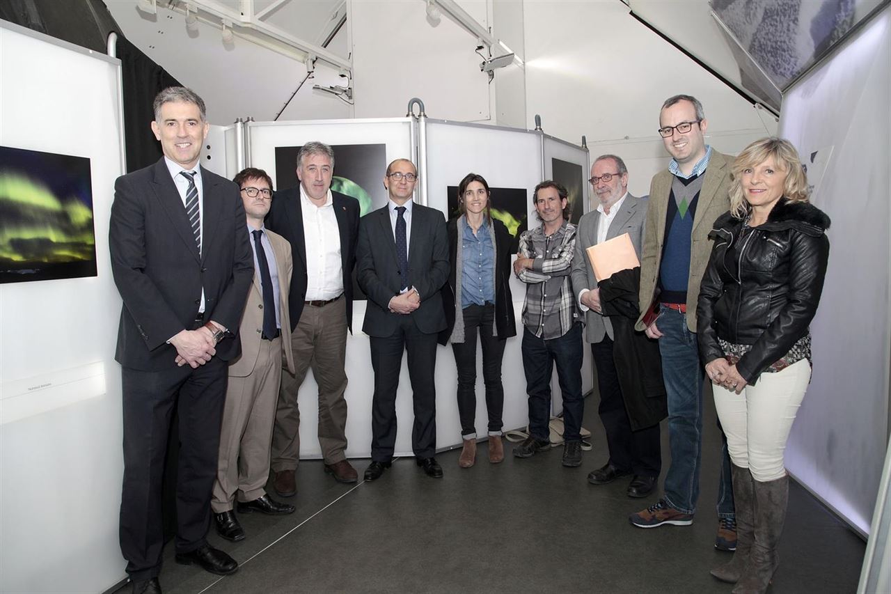 Pamplona acoge una exposición en el Paseo de Sarasate que permite adentrarse en el Ártico