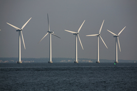 Iberdrola levanta el parque eólico más grande del mundo en aguas profundas