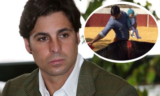 Fran Rivera torea con su hija de meses en brazos