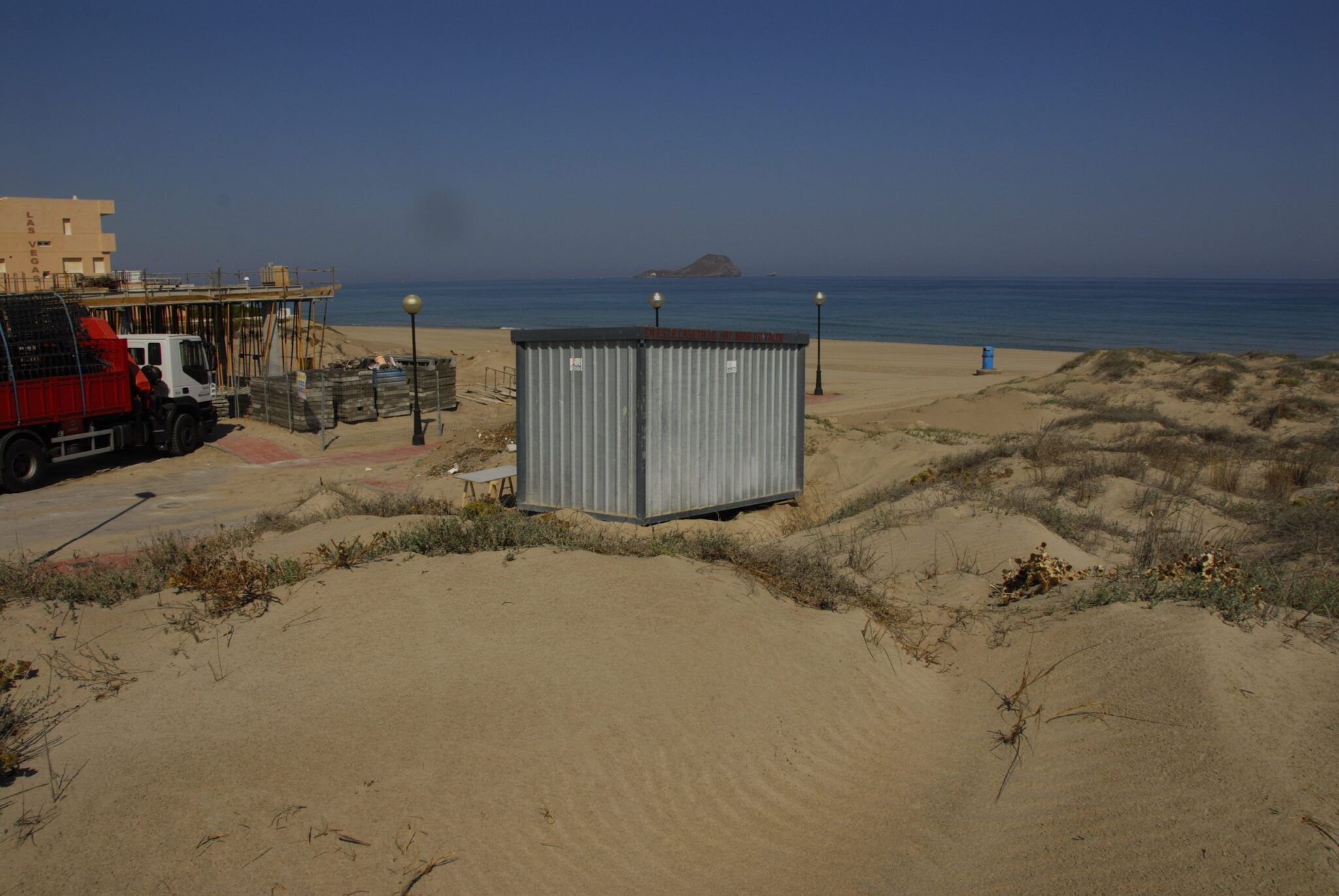 Nuevas construcciones destruyen los últimos arenales de la manga