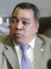 Buscan disminuir dependencia RD de hidrocarburos