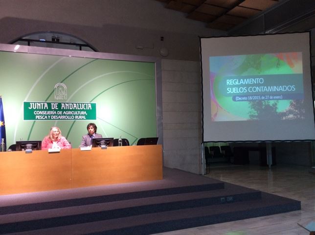 Andalucía presenta el reglamento que regula la gestión de los suelos contaminados