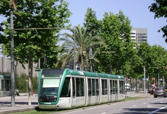 Todos con el tranvía para La Diagonal de Barcelona