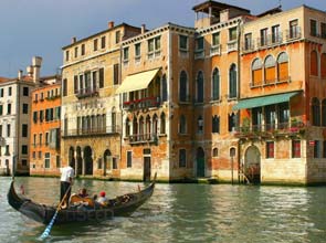 Italy set to cut solar incentives – industry sources