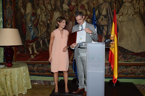 Medio Ambiente entrega a la Embajada de Francia su certificado oficial de cálculo y registro de Huella de Carbono