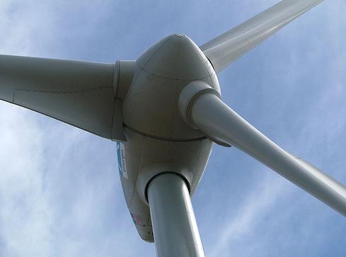 KMT Robotic Solutions y EINA anuncian una alianza para ofrecer  soluciones de automatización en el acabado de palas para  aerogeneradores