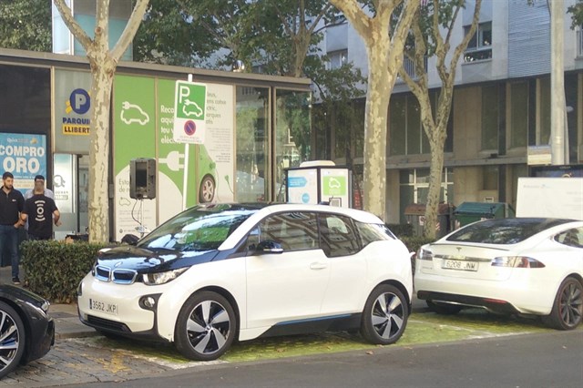 La red catalana de carga rápida para coches eléctricos completa la primera fase