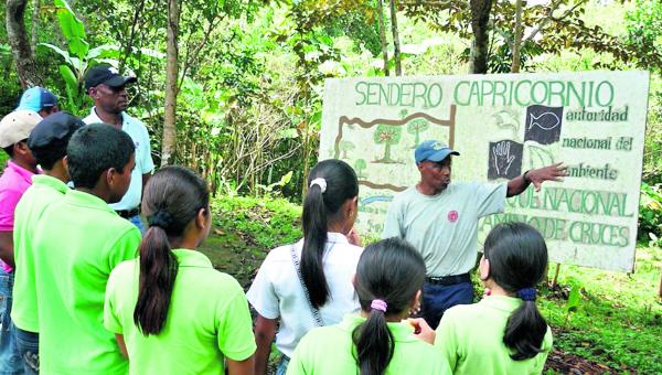 Educación ambiental para estudiantes y sus familias en Kuna Nega