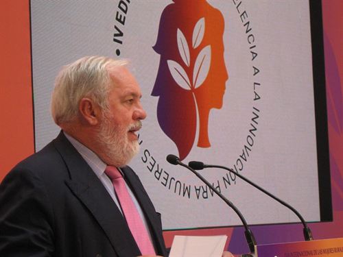 Arias Cañete destaca la actitud innovadora de las mujeres para revitalizar el medio rural