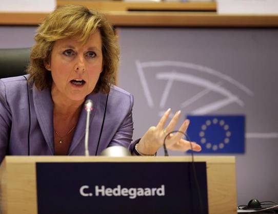 La Comisaria Europea de Acción Climática avisa que no se pueden aplicar medidas retroactivas a las energías renovables