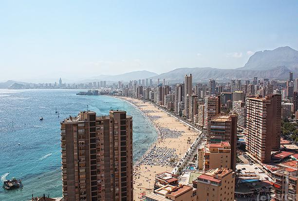 En los últimos 20 años se ha destruido en la costa española la superficie equivalente a ocho campos de fútbol al día