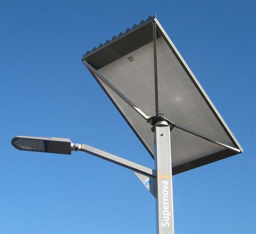 Farolas LED solares con bombillas que duran 15 años