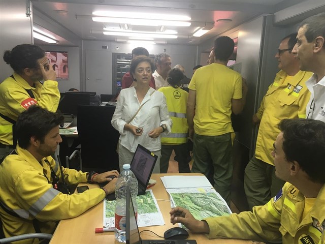 Medio Ambiente amplía con 13 aviones y 2 brigadas de refuerzo el dispositivo contra el incendio en Yeste