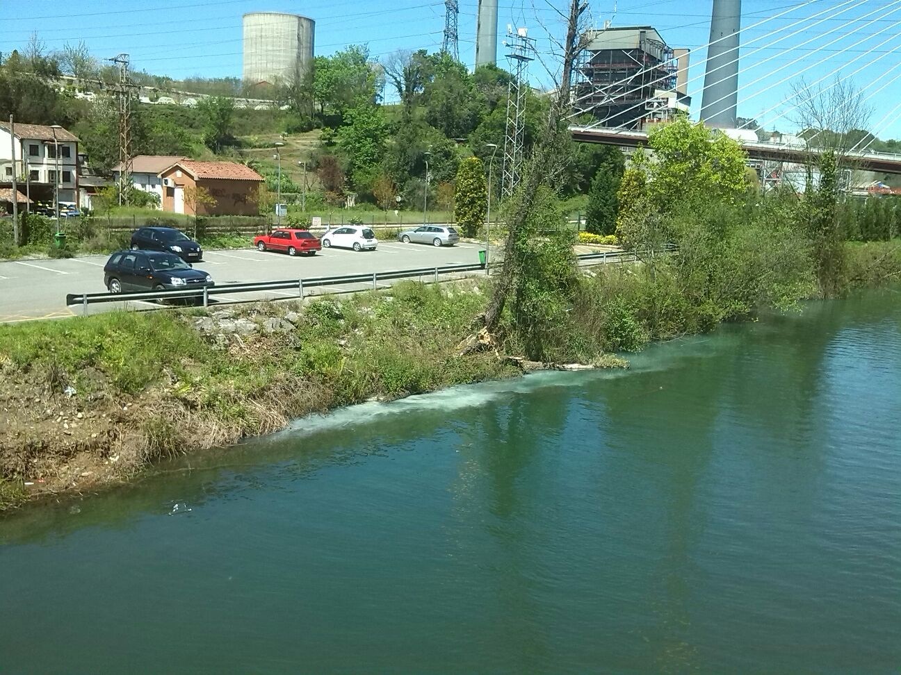 La Confederación Hidrográfica sanciona al Ayuntamiento de Ribera de Arriba por sus vertidos al río Caudal