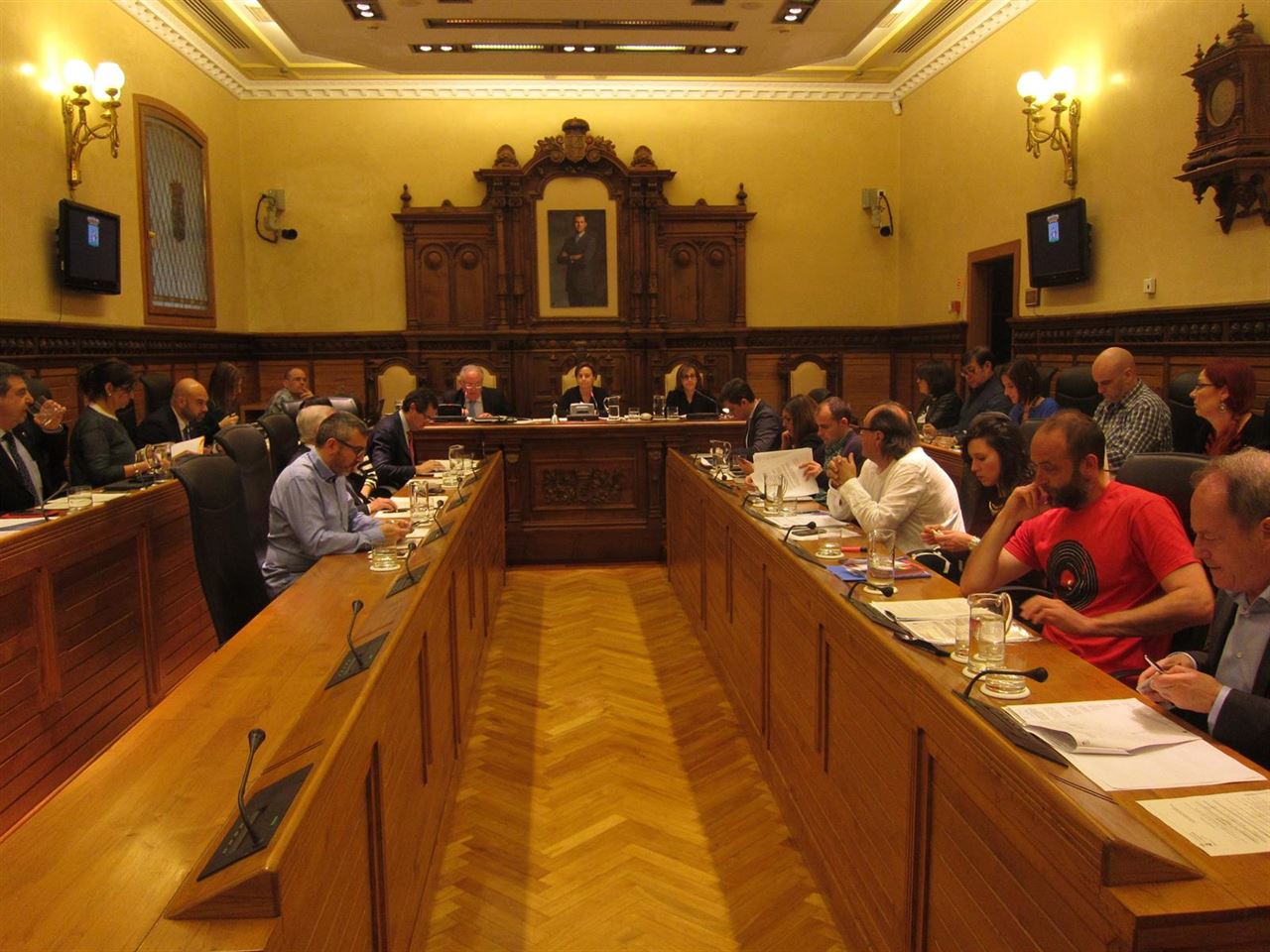 Arcelor rechaza ante el Ayuntamiento que el uso de plomo tenga repercusión para el Medio Ambiente