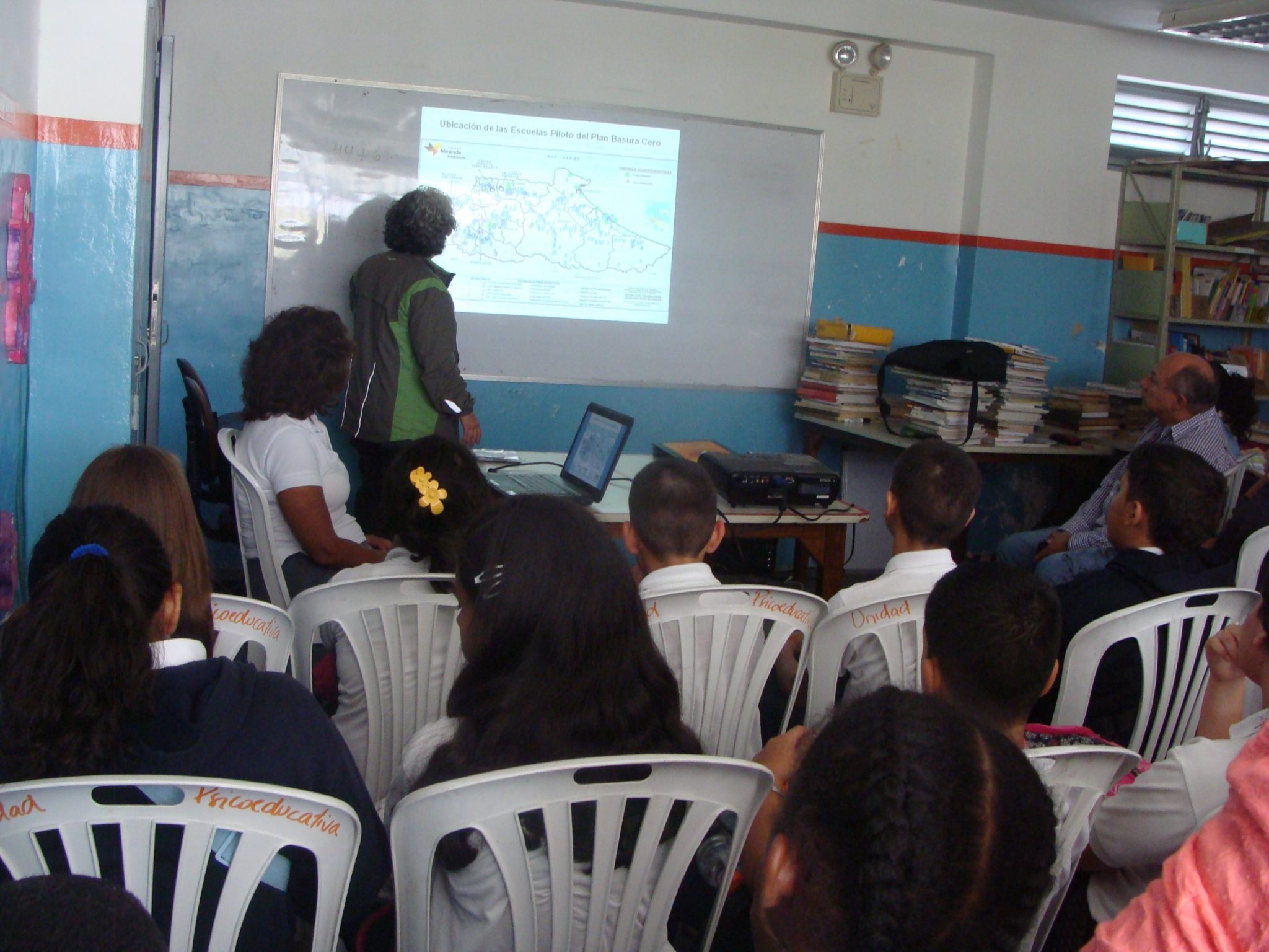 Ambiente Miranda inicia año escolar con libros electrónicos sobre separación y reciclaje