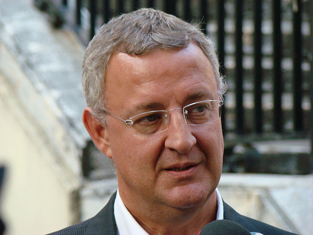 Caldera advierte de que sería "un suicidio en términos económicos" no hacer el cambio a las energías renovables